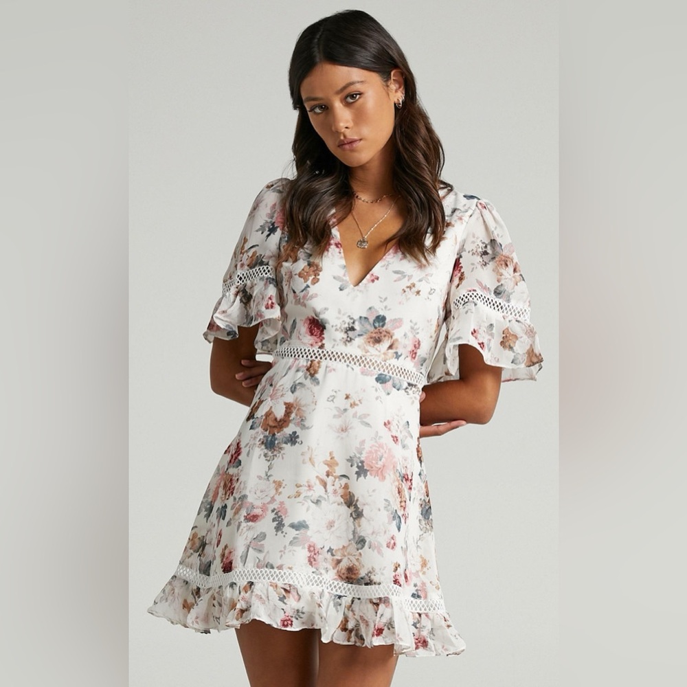 Showpo Lace Floral Short Sleeve Zipup dress